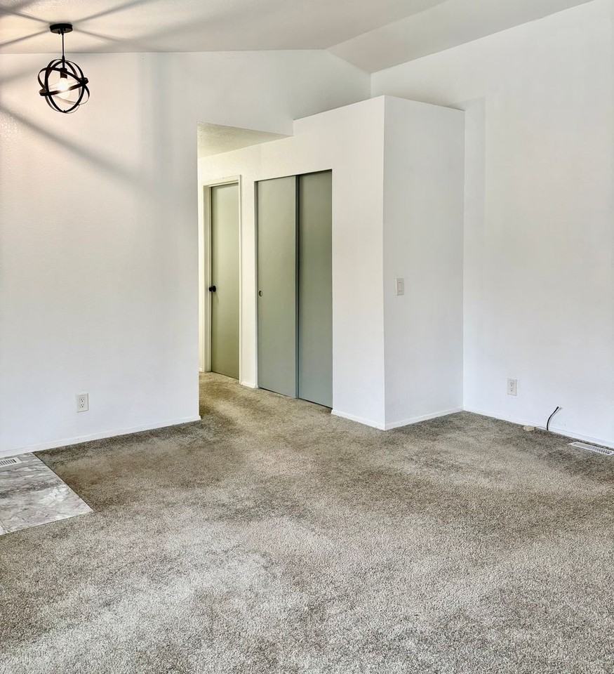 8621 Ne 142nd St - Photo 7 of 15