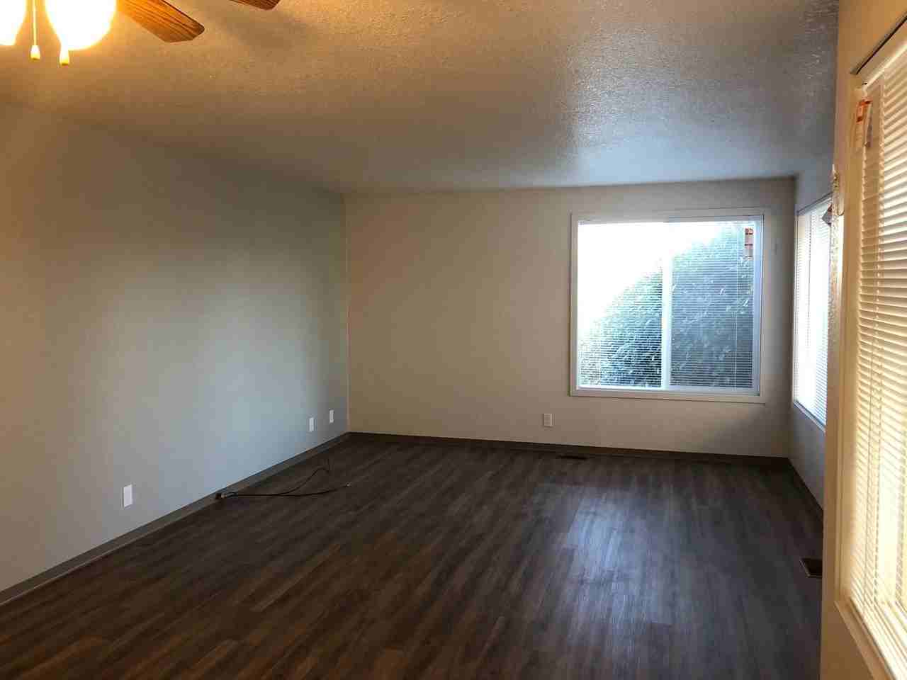 2759 W Lorraine Ave - Photo 3 of 10