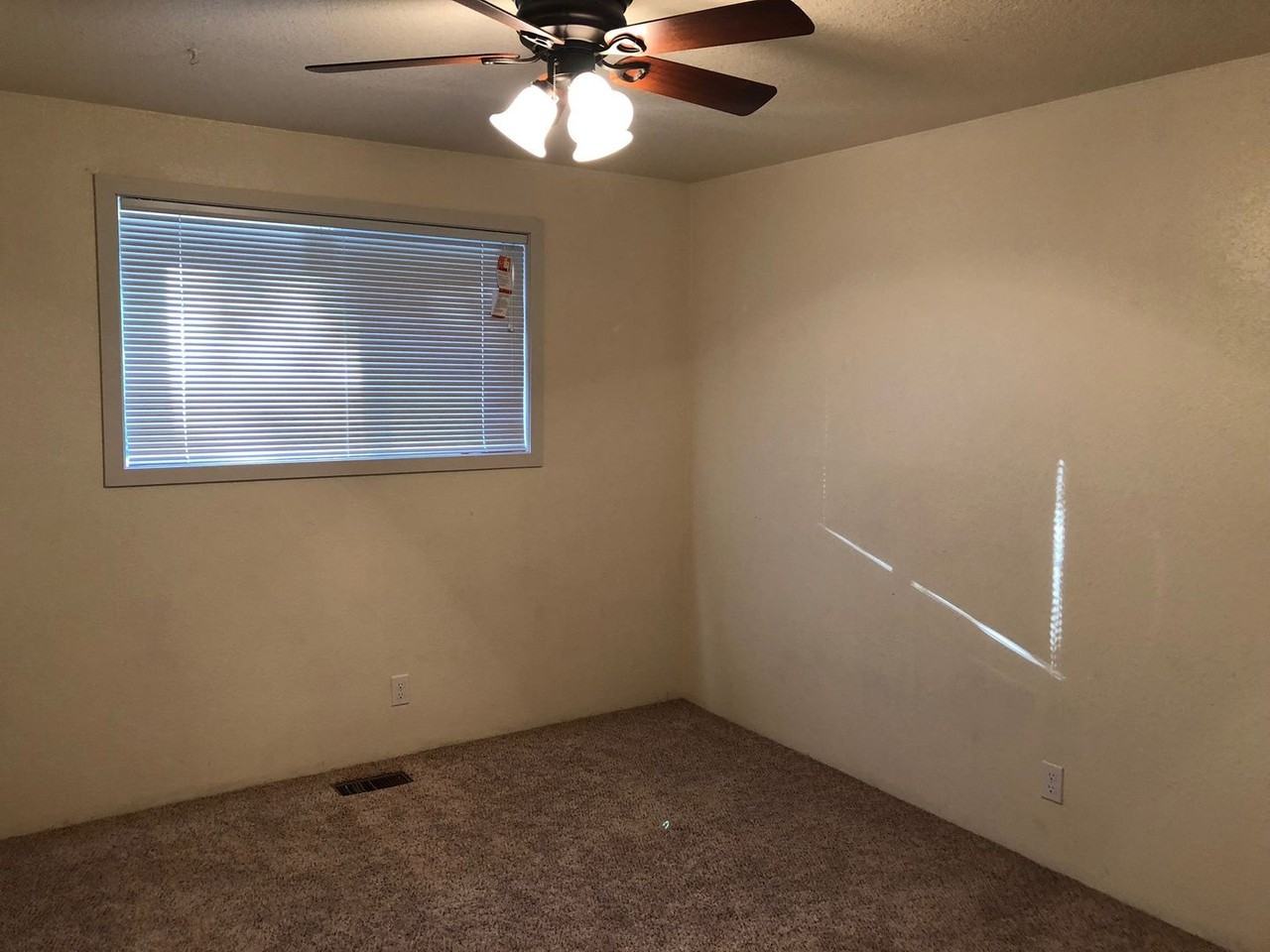 2759 W Lorraine Ave - Photo 5 of 10