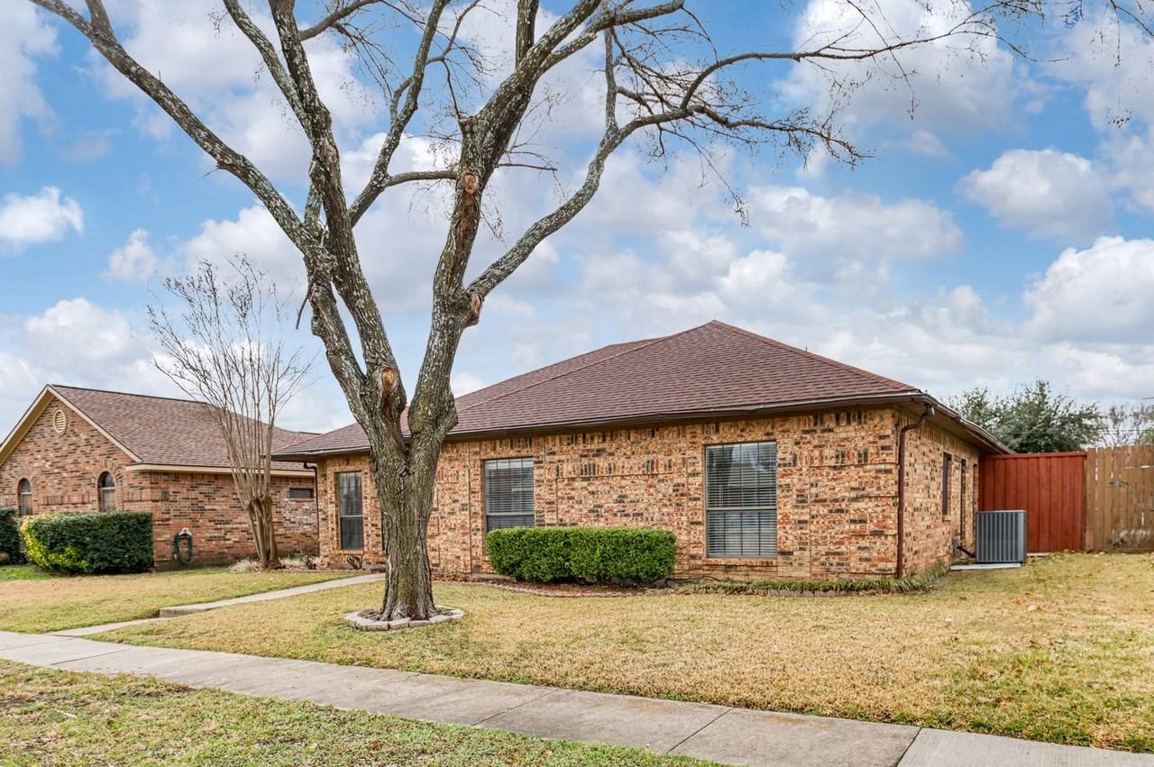 5205 Wood Creek Ln - Photo 2 of 35