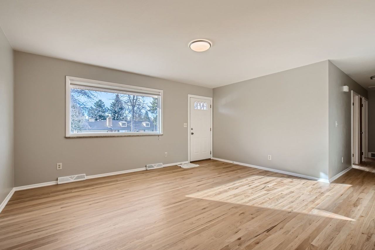 231 W Fremont Ave - Photo 3 of 11