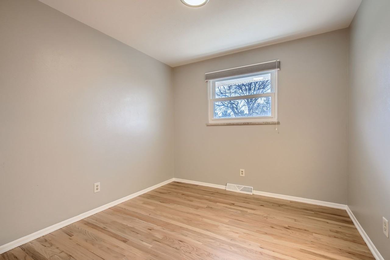 231 W Fremont Ave - Photo 6 of 11