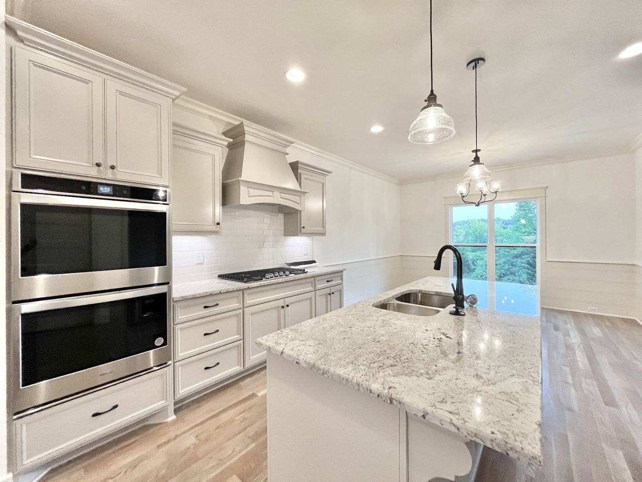 2736 Jasmine St - Photo 2 of 14