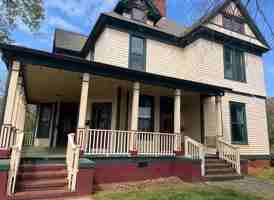 featured image of 411 S 8th St