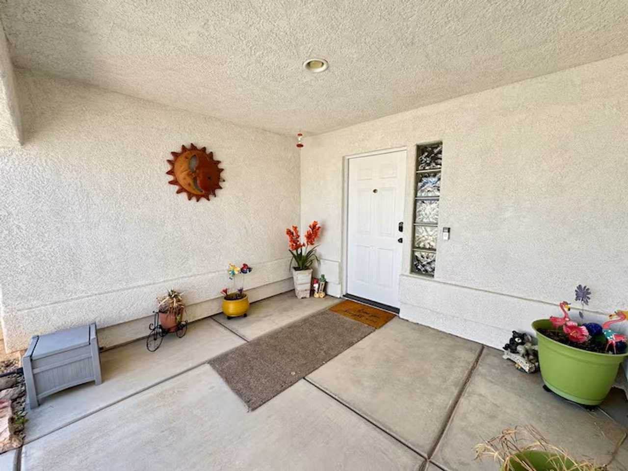 2576 Mccormick Blvd - Photo 3 of 17