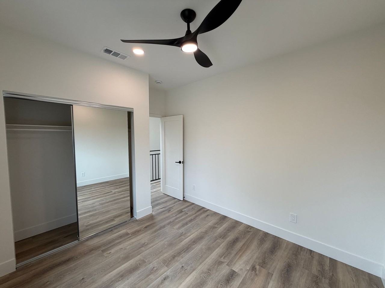 5167 Ewing St - Photo 4 of 7