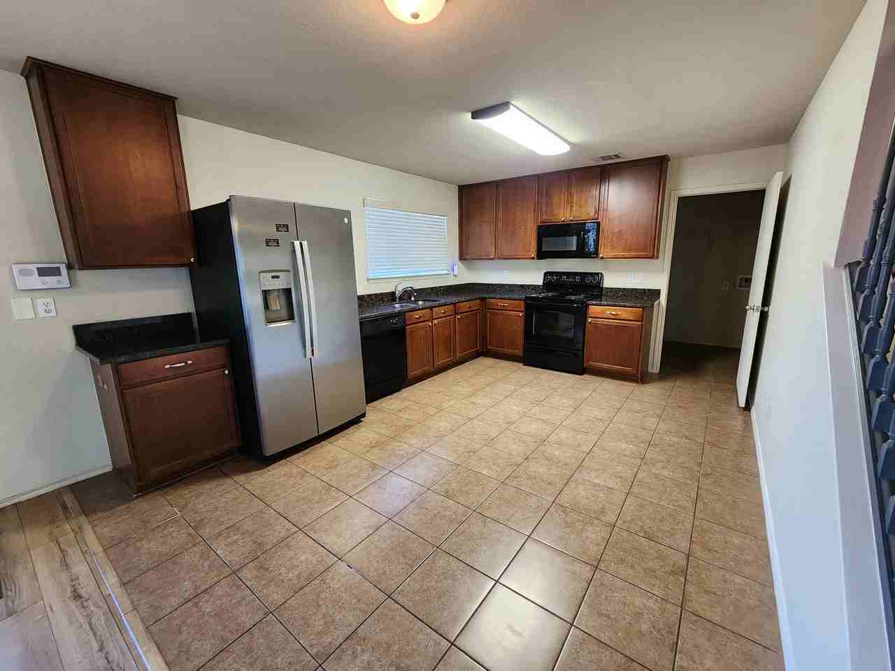 5709 Valley Stream Way - Photo 7 of 28