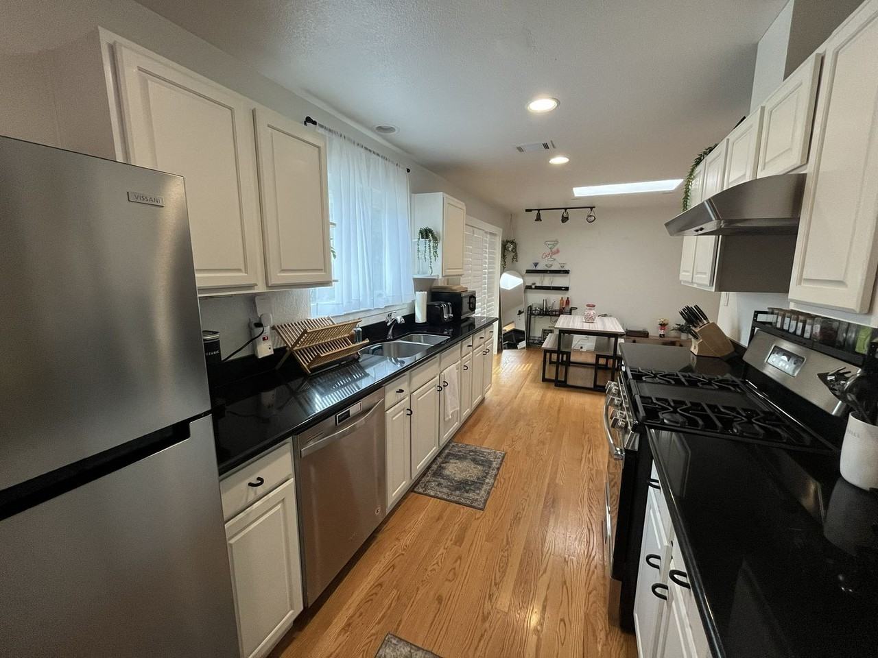 8342 Hillgrove St - Photo 7 of 26