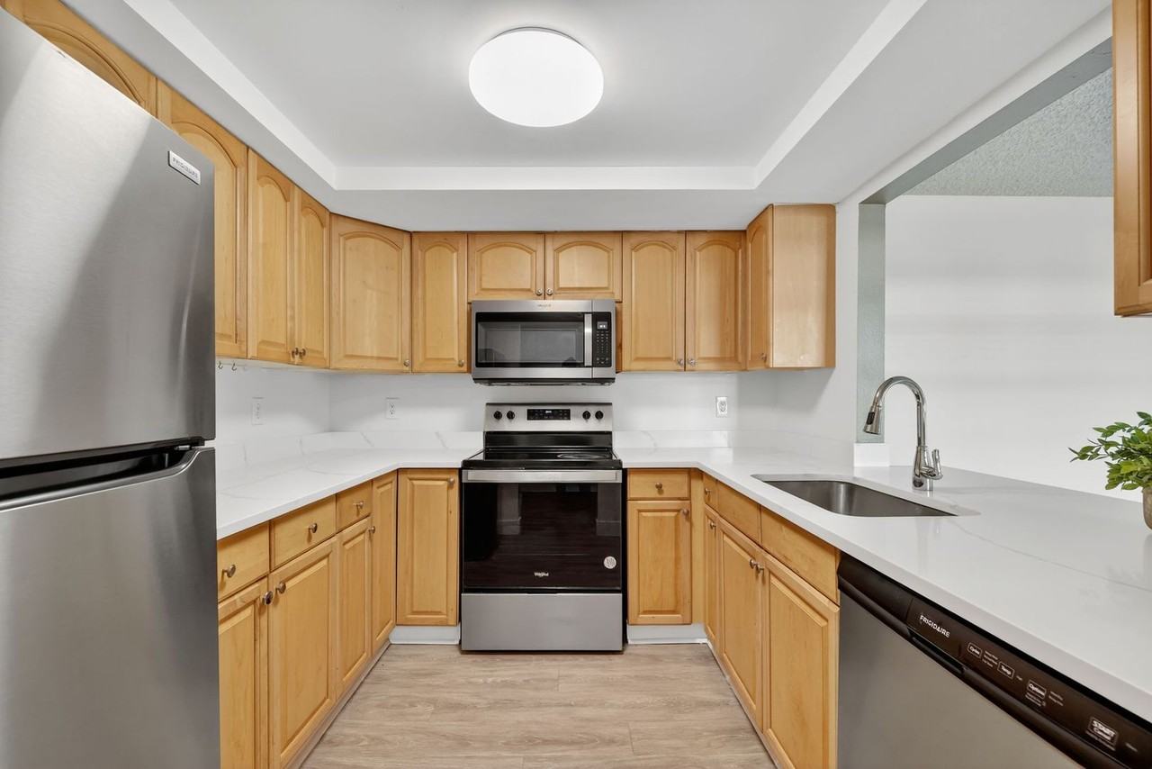 2513 S 17th St - Photo 6 of 25