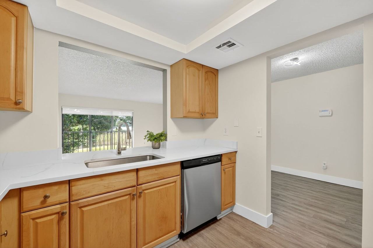 2513 S 17th St - Photo 7 of 25