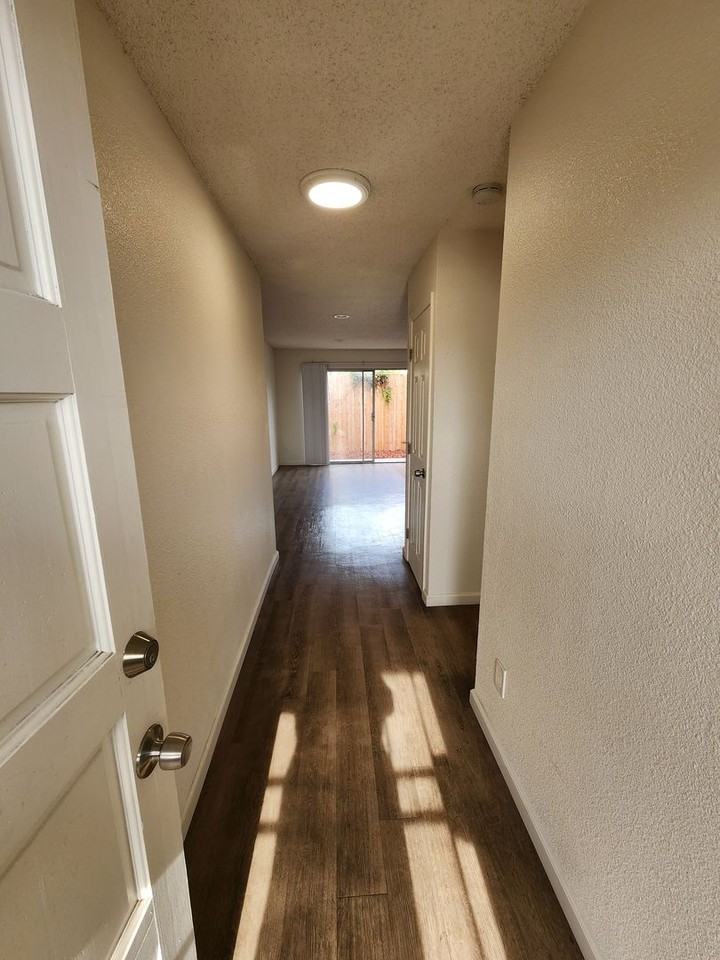 325 Roosevelt St - Photo 4 of 12