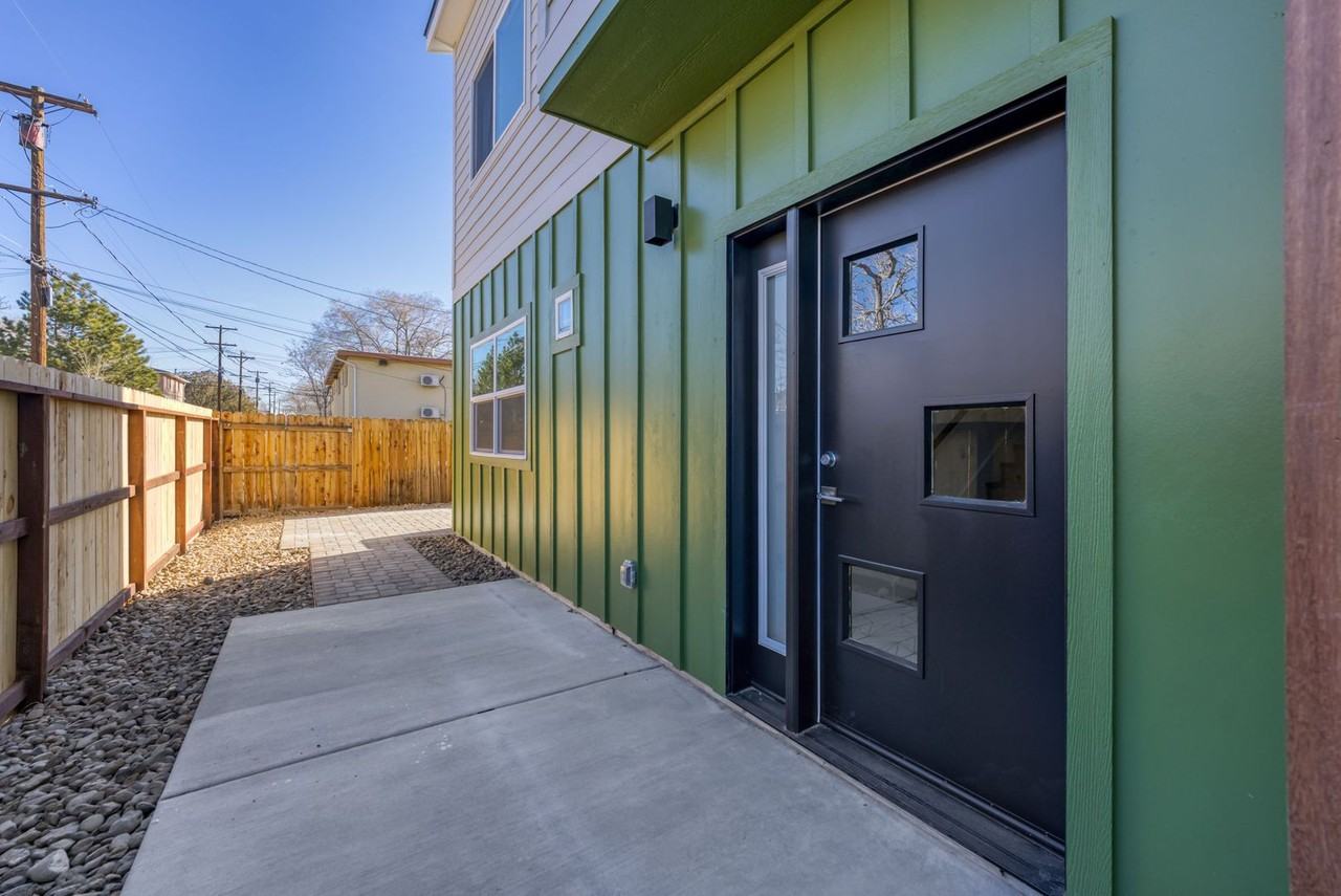 335 Roberts St - Photo 5 of 27