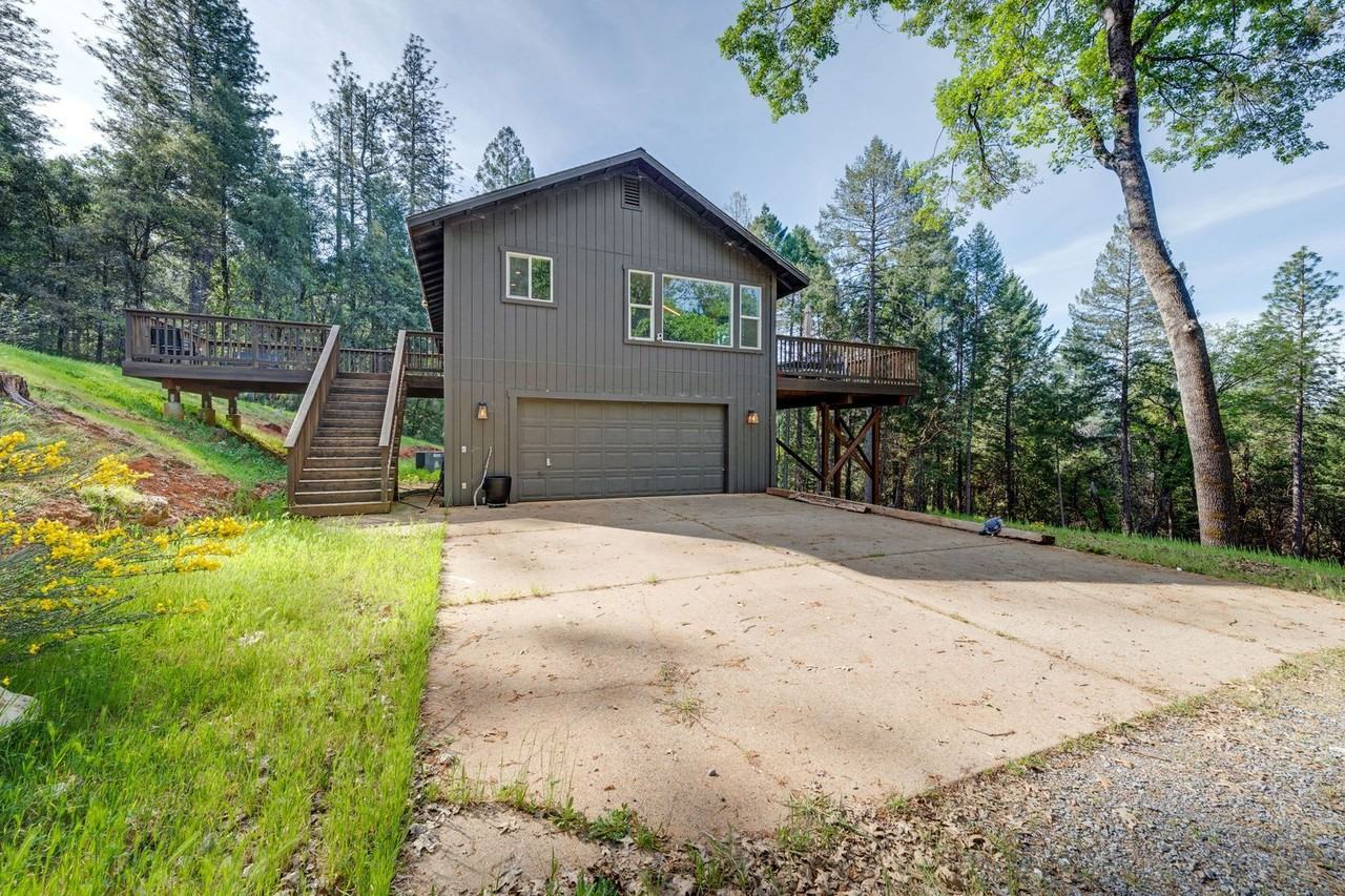 2870 Fox Run Rd - Photo 4 of 48