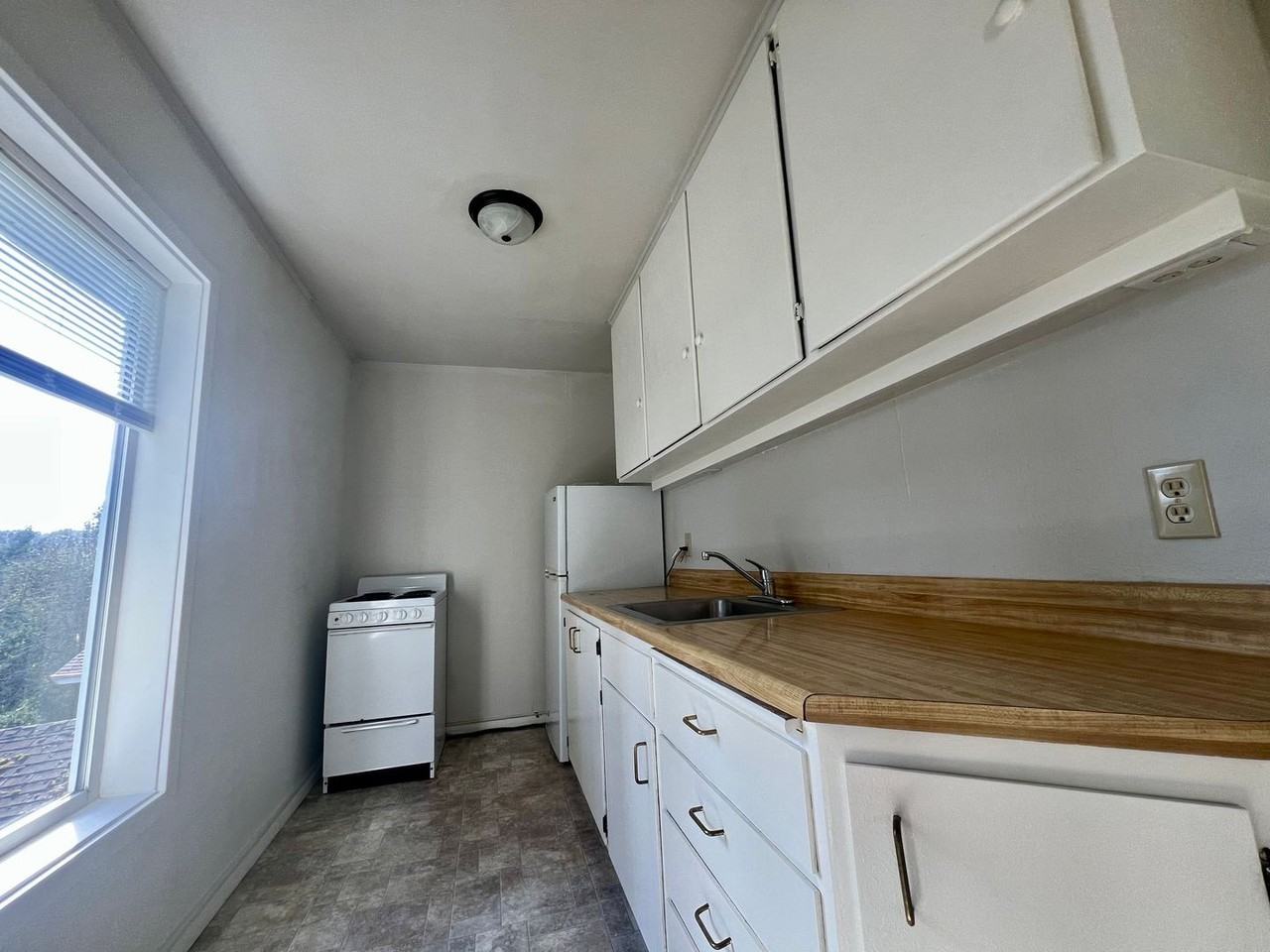 1407 Central Ave - Photo 2 of 7