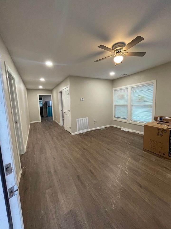 111 D St Ne - Photo 2 of 8