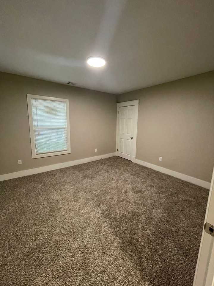 111 D St Ne - Photo 3 of 8