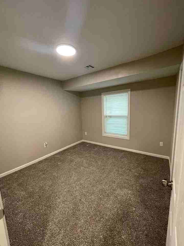 111 D St Ne - Photo 6 of 8