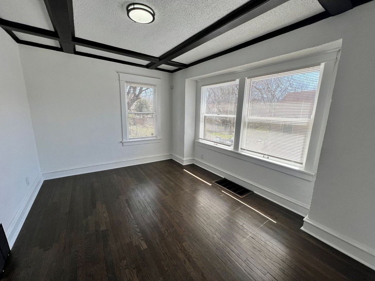 3919 Olive St - Photo 4 of 15