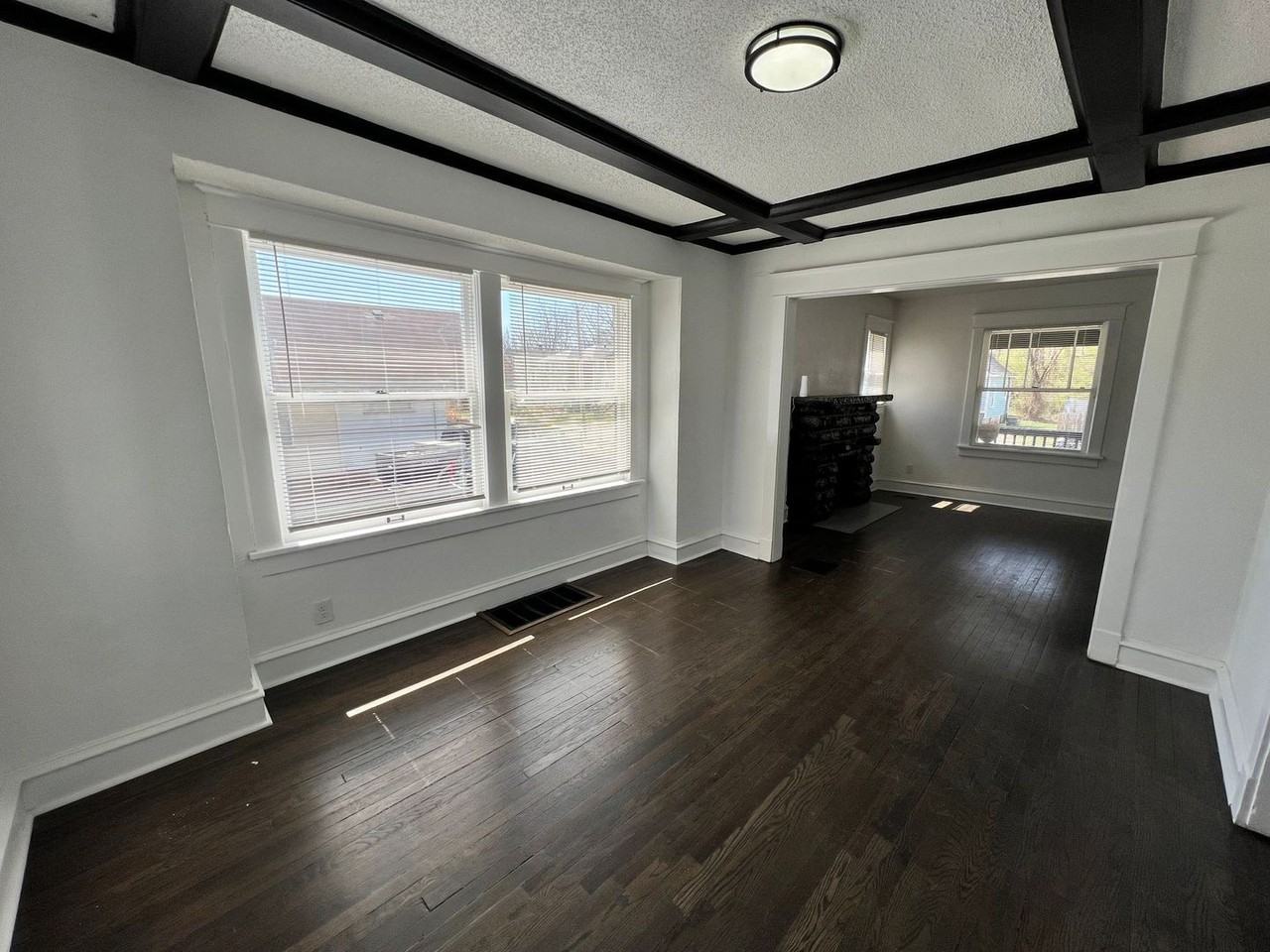 3919 Olive St - Photo 5 of 15