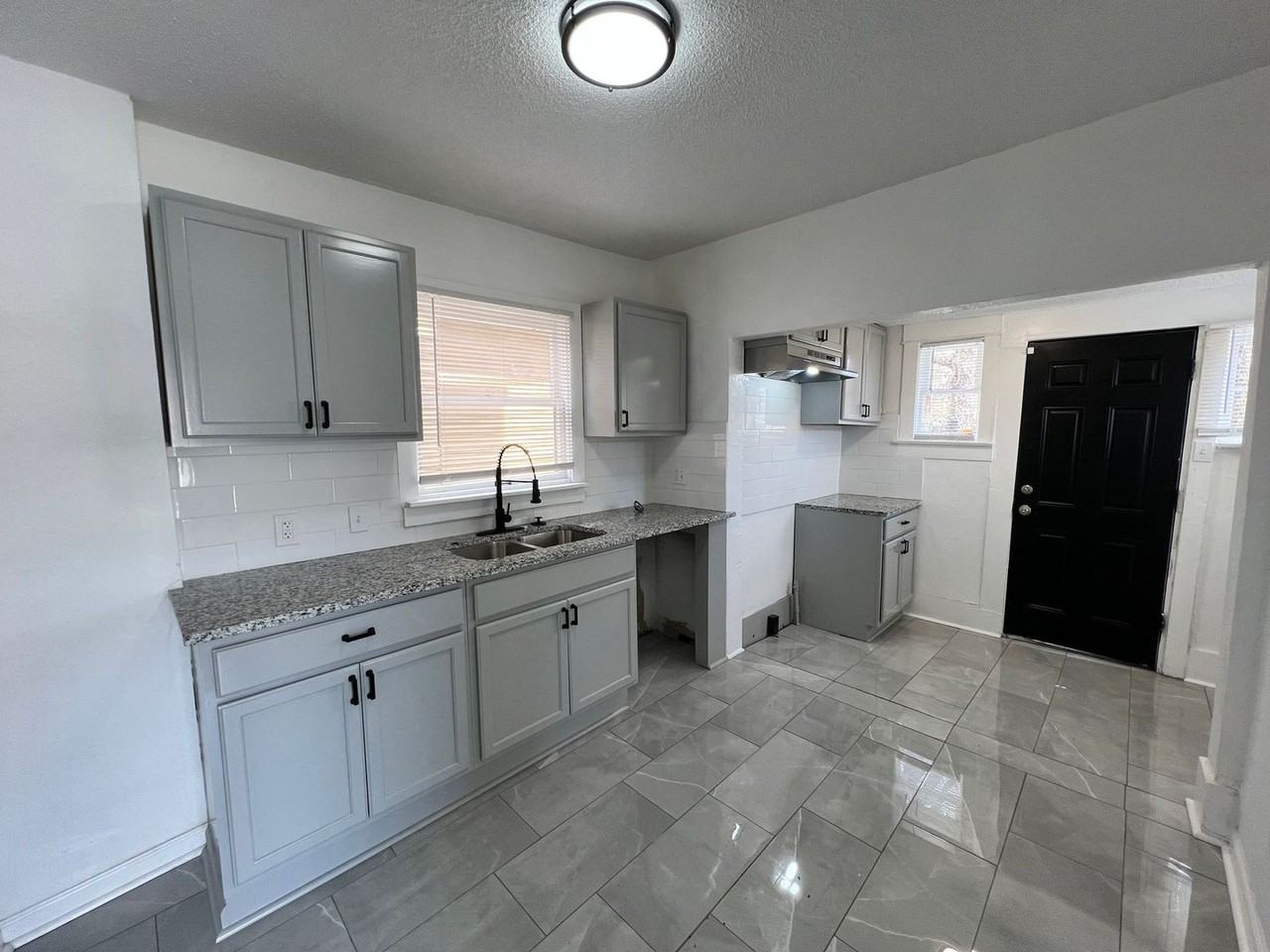 3919 Olive St - Photo 6 of 15