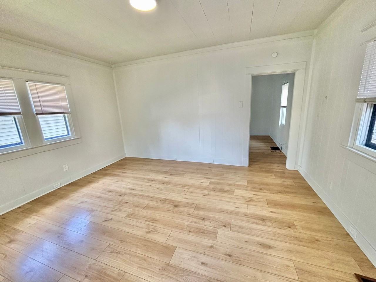 917 Roadway Ave - Photo 2 of 8