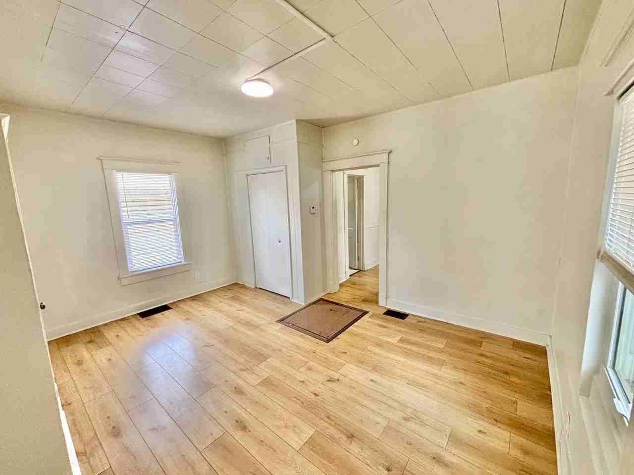 917 Roadway Ave - Photo 3 of 8