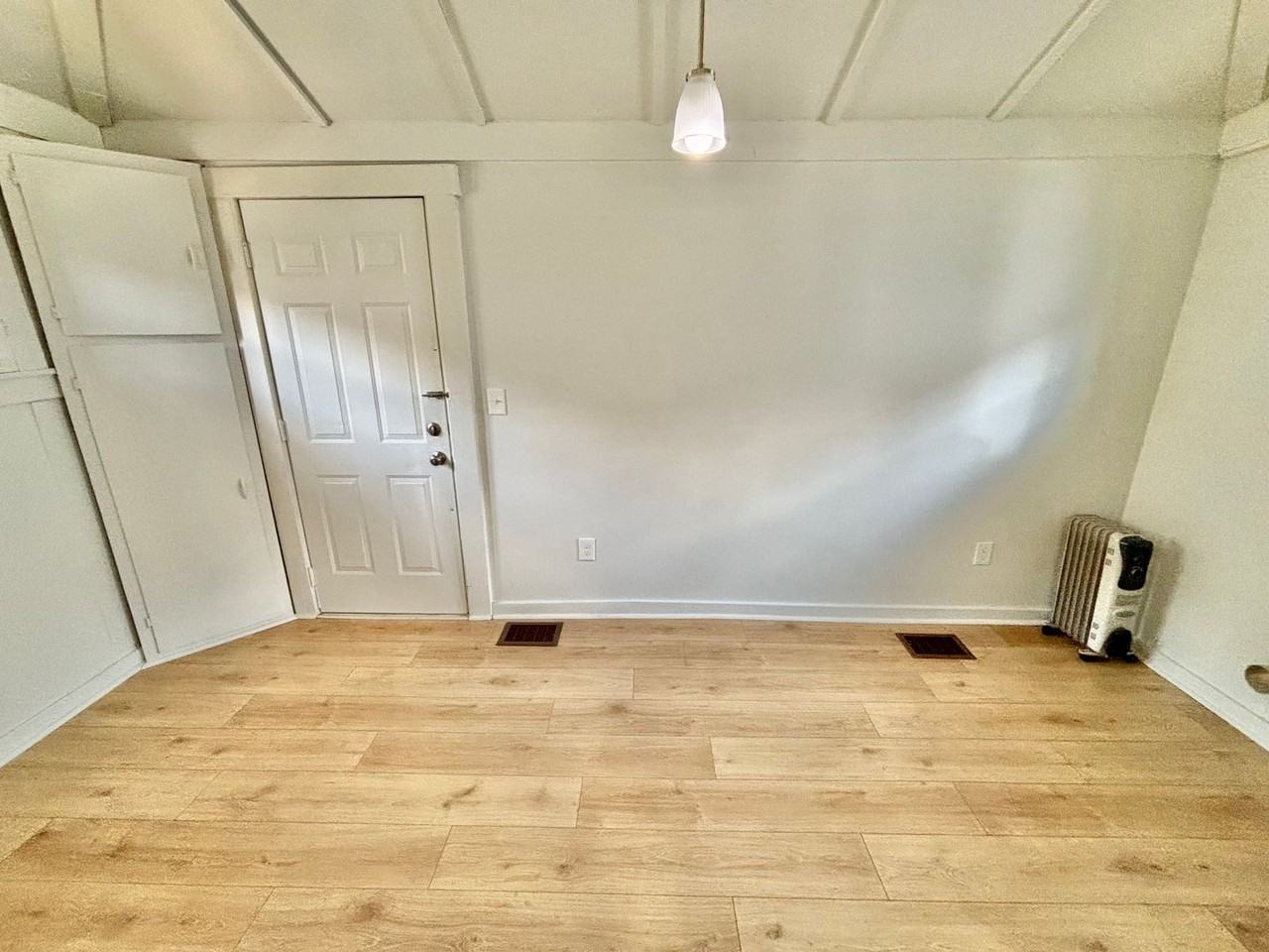 917 Roadway Ave - Photo 5 of 8