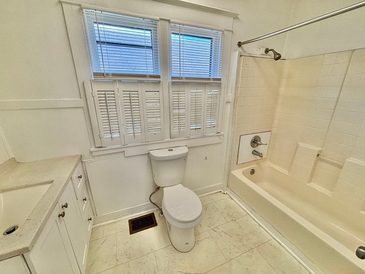 917 Roadway Ave - Photo 6 of 8