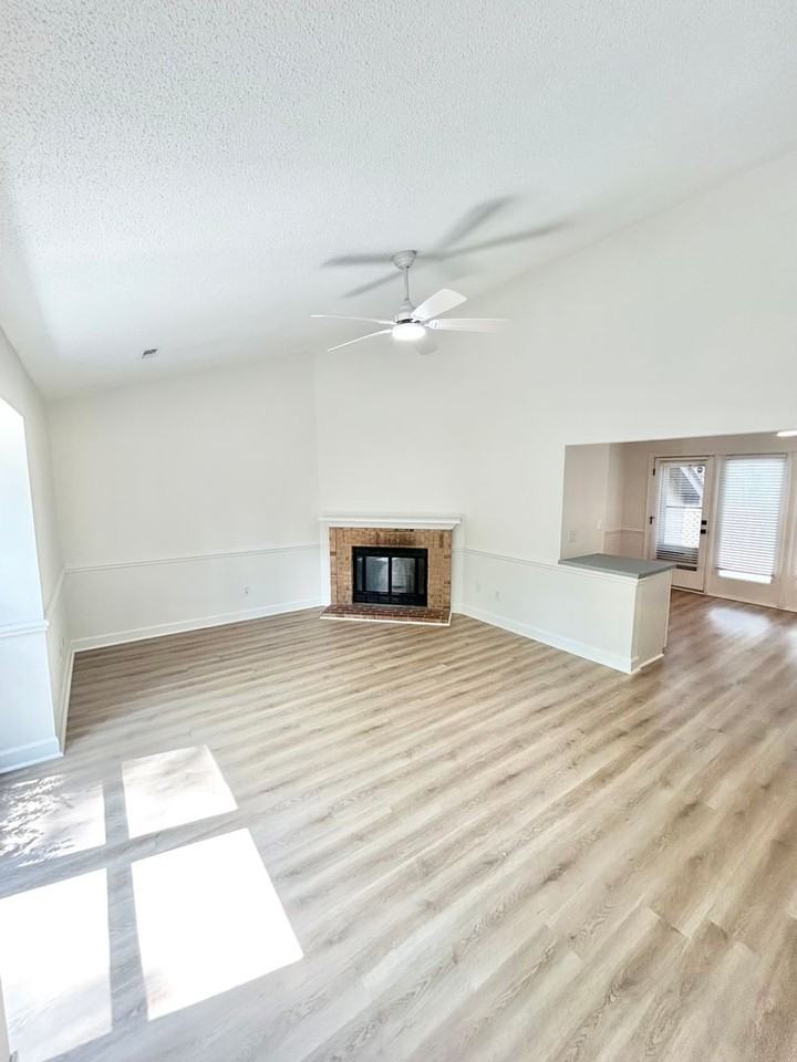 500 W Woodcroft Pkwy - Photo 5 of 20