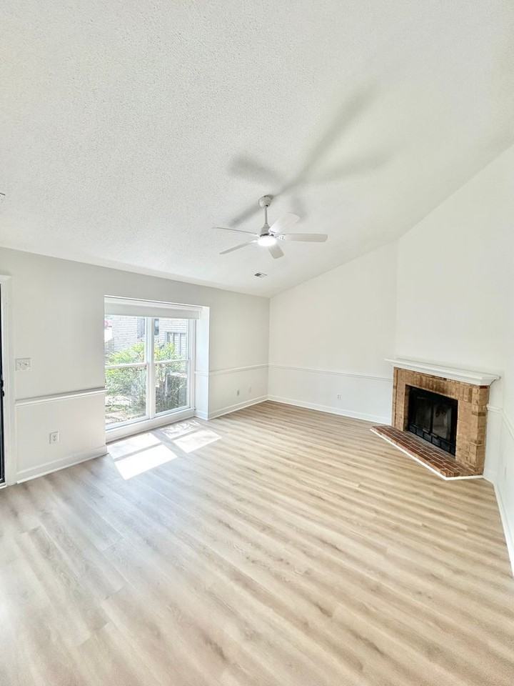 500 W Woodcroft Pkwy - Photo 6 of 20