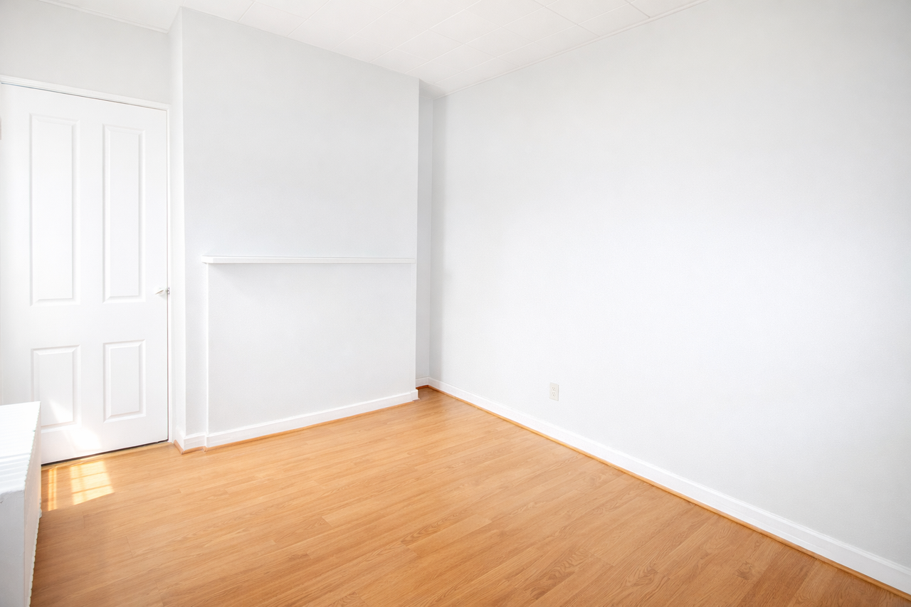 41ST ST-128 -- 091 - Photo 5 of 9