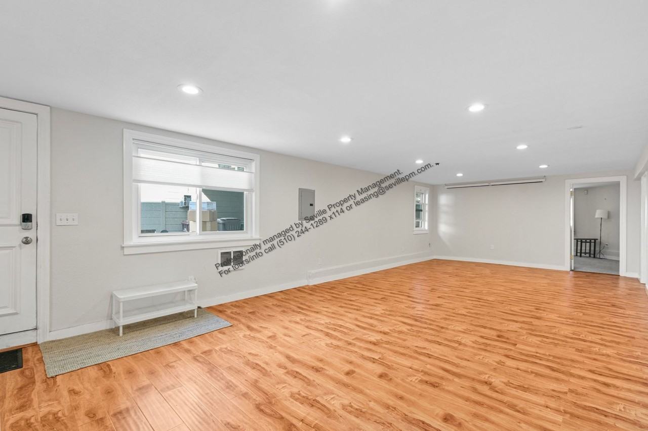 1119 Center St - Photo 7 of 27