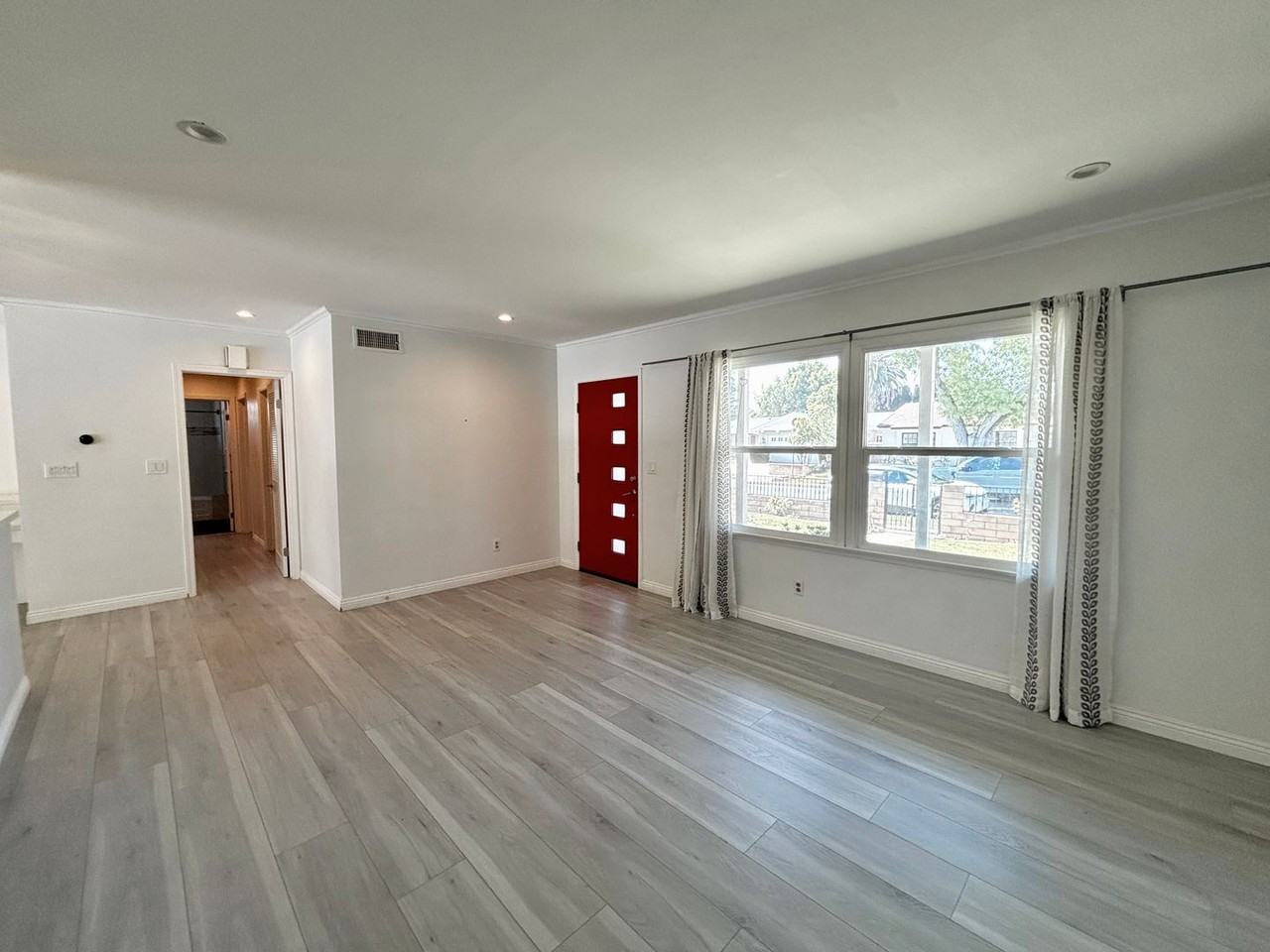 8220 Kentland Ave - Photo 3 of 25