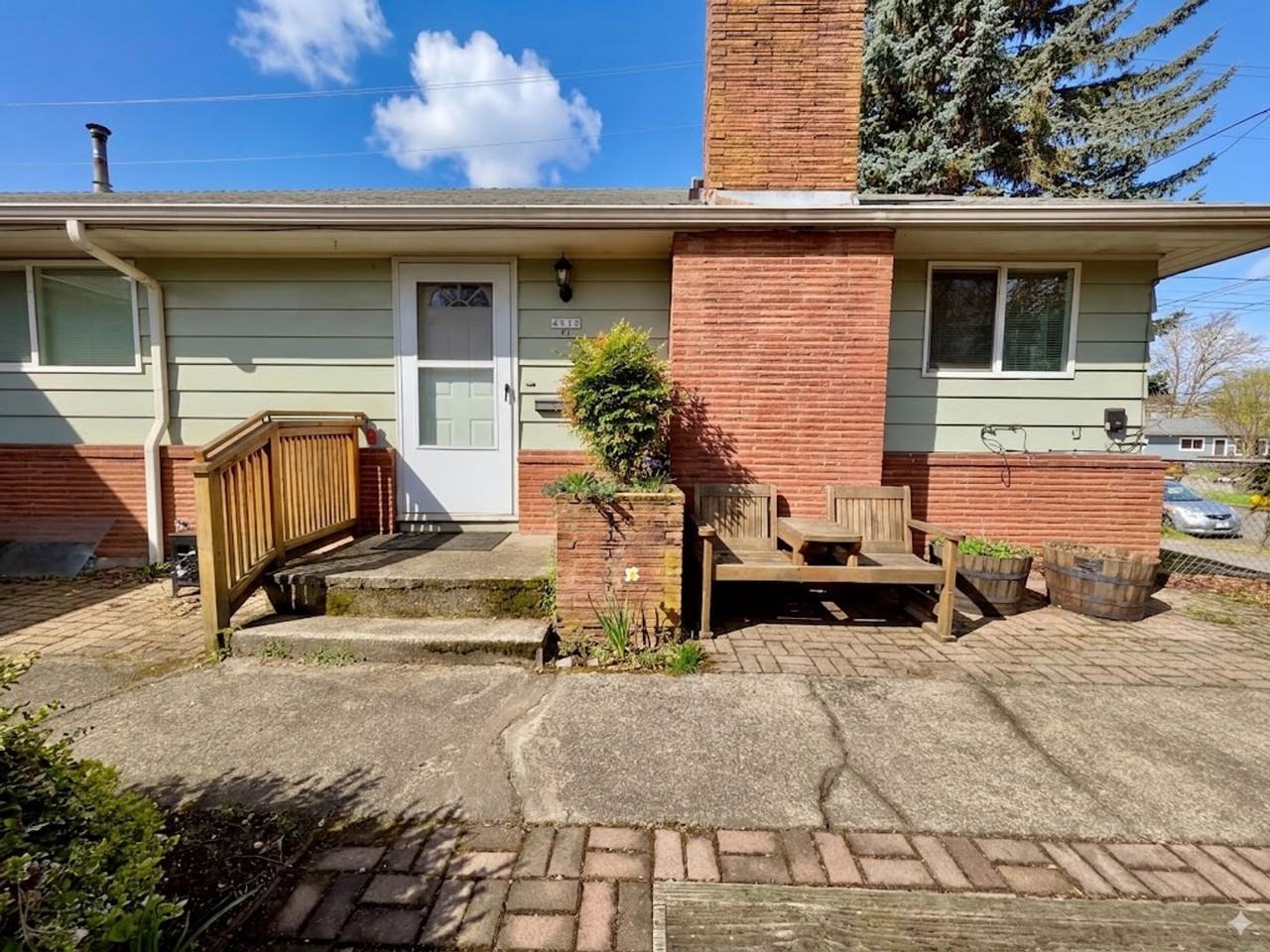 4516 Se Salmon St - Photo 2 of 21