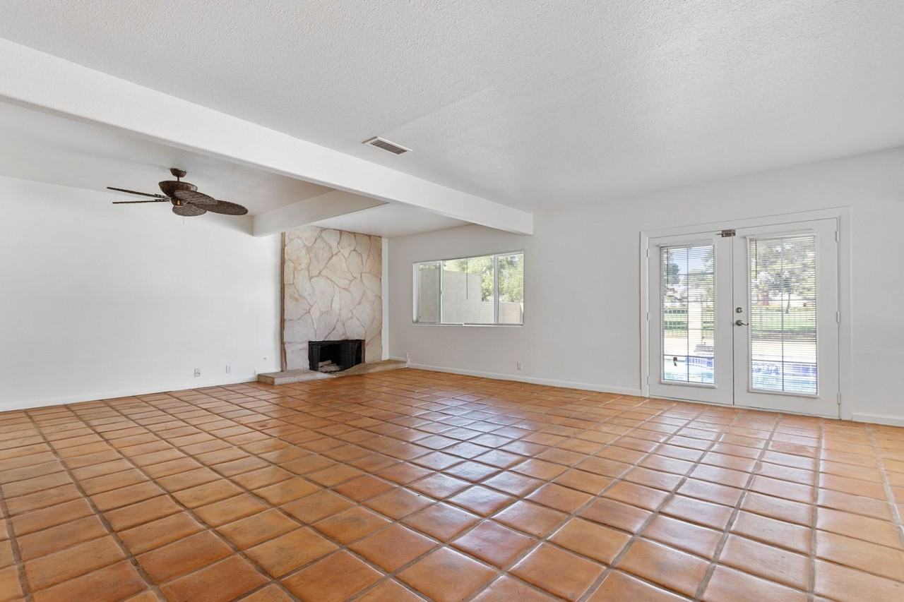 908 Vegas Valley Dr - Photo 2 of 36