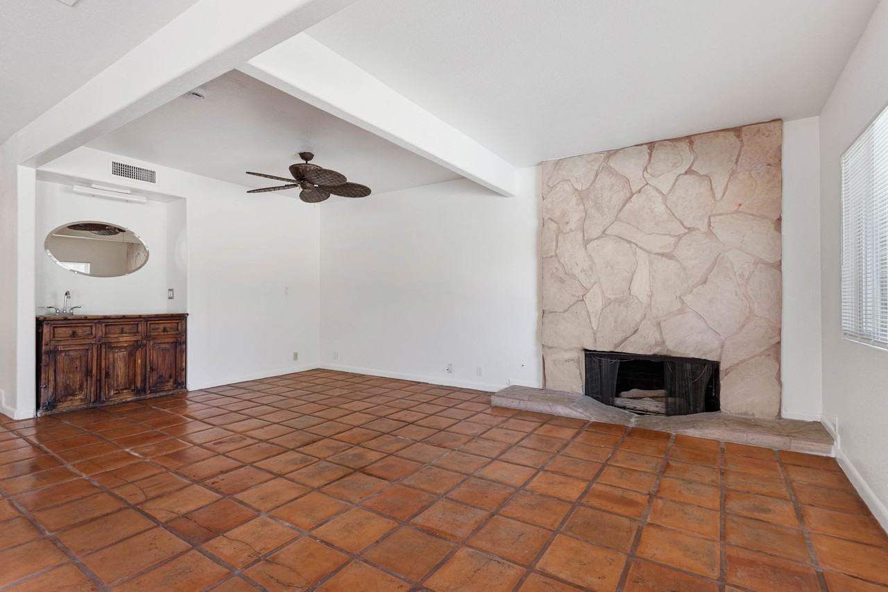 908 Vegas Valley Dr - Photo 5 of 36