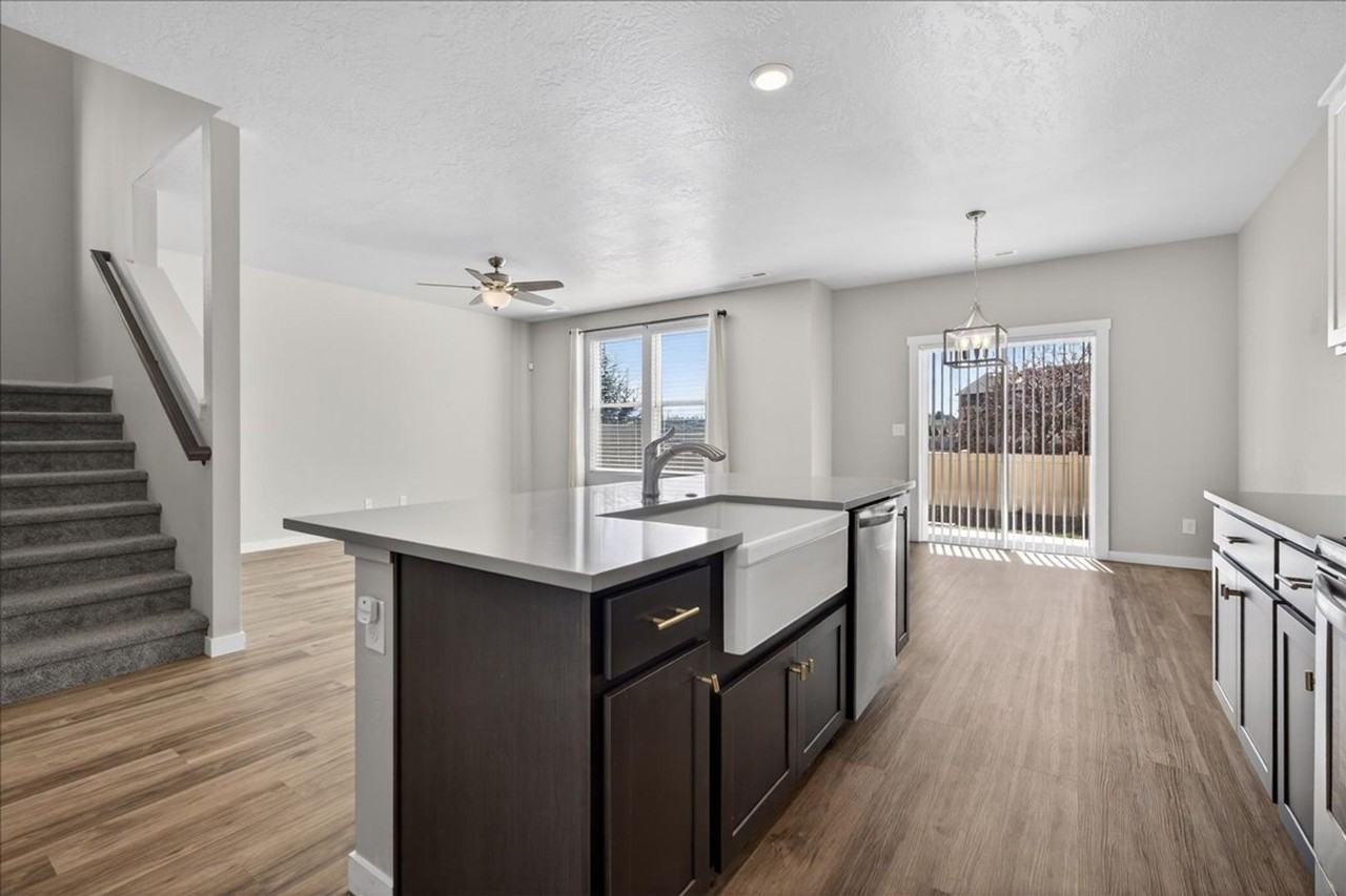 339 S Sunset Point Way - Photo 5 of 17