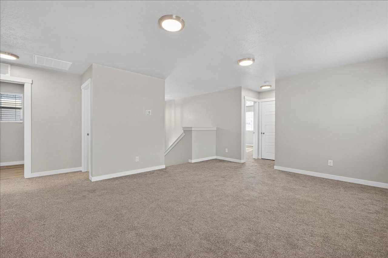 339 S Sunset Point Way - Photo 7 of 17