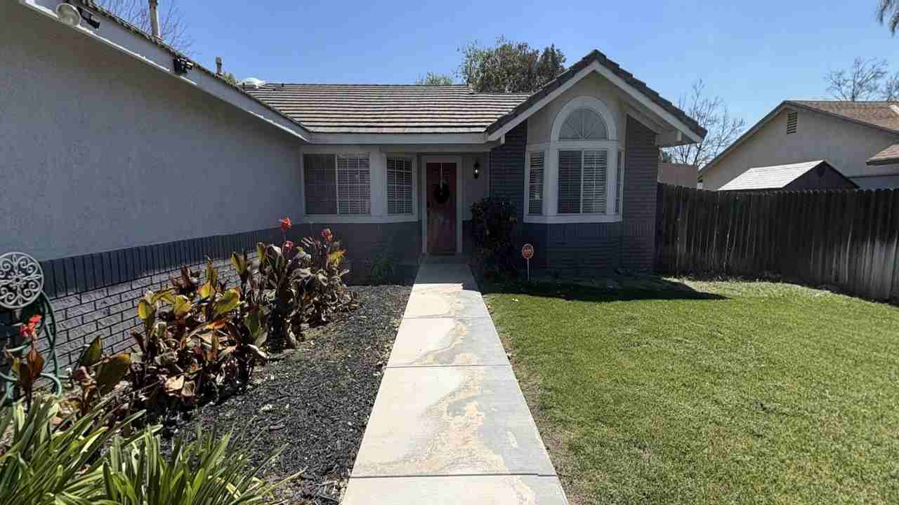 1562 Campus Ave - Photo 2 of 20