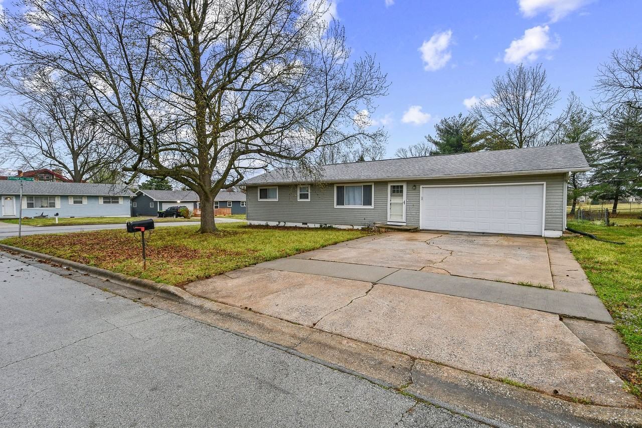 2744 W Sylvia Ct - Photo 2 of 18