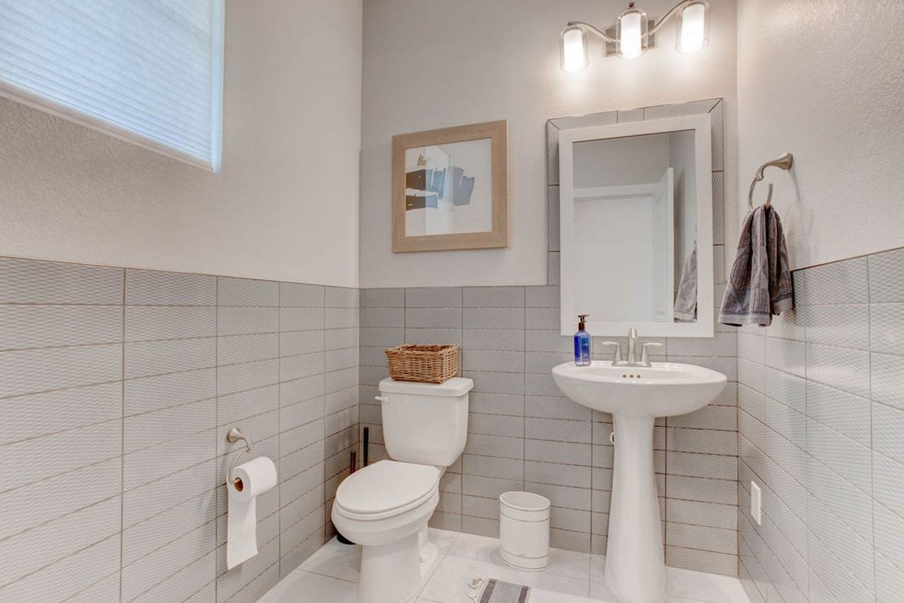 8580 Luse St - Photo 2 of 39