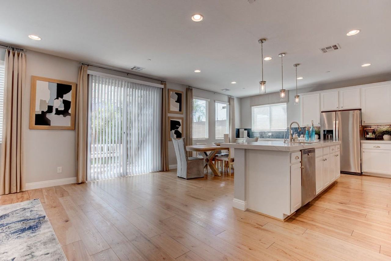 8580 Luse St - Photo 5 of 39