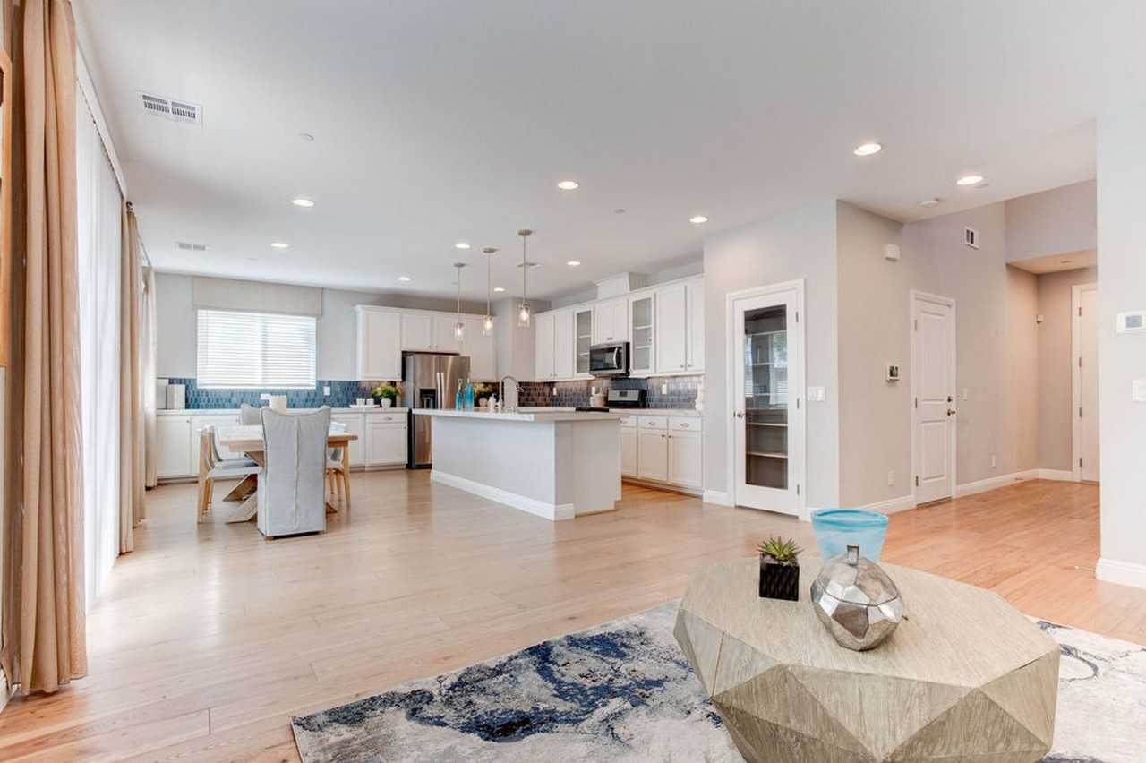 8580 Luse St - Photo 7 of 39