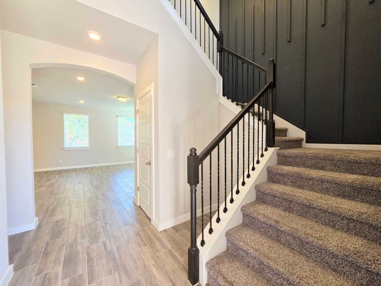 724 Fort Leonard - Photo 3 of 27