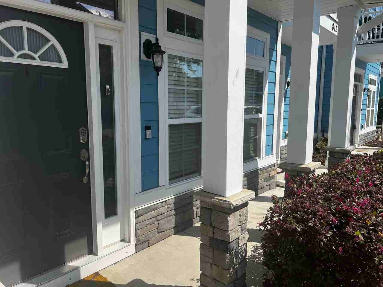 812 Moen Pl - Photo 3 of 25