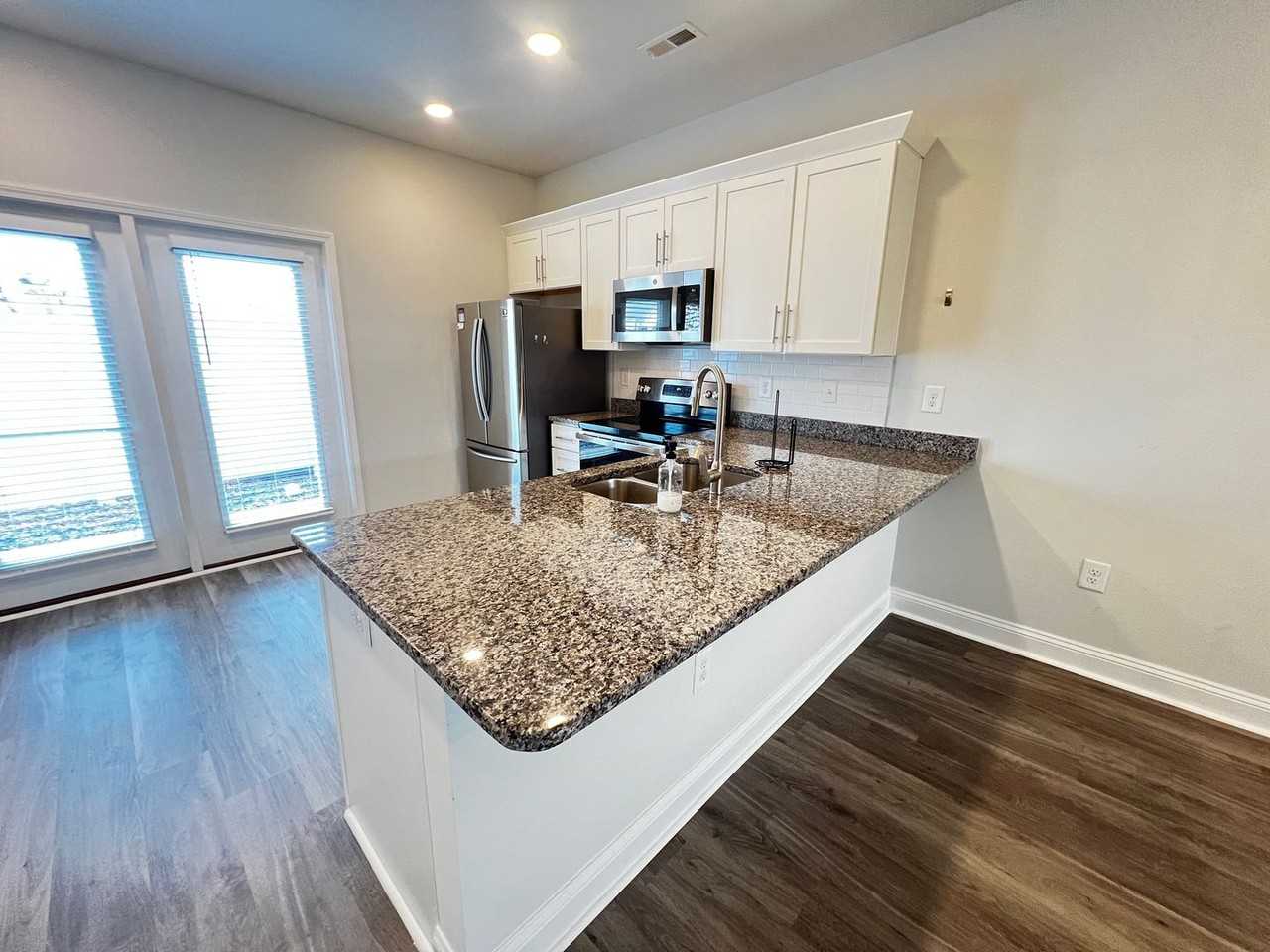 812 Moen Pl - Photo 6 of 25