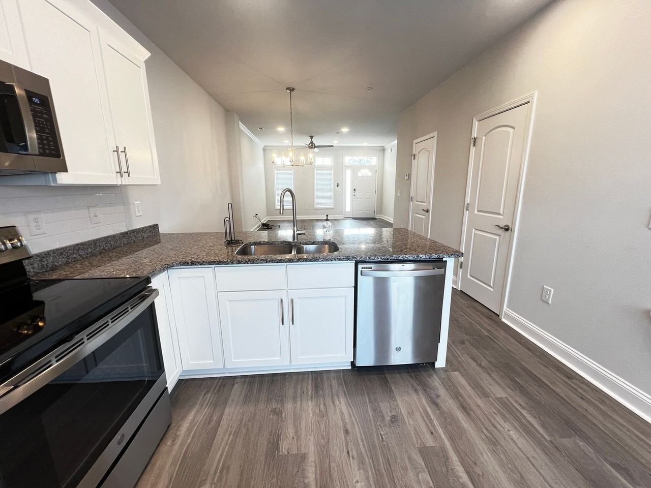 812 Moen Pl - Photo 7 of 25