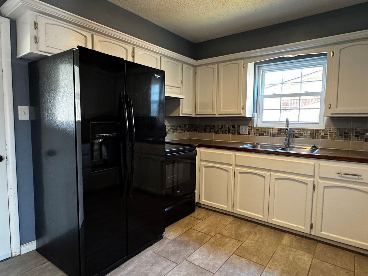 3028 Ne Pioneer Blvd - Photo 6 of 14