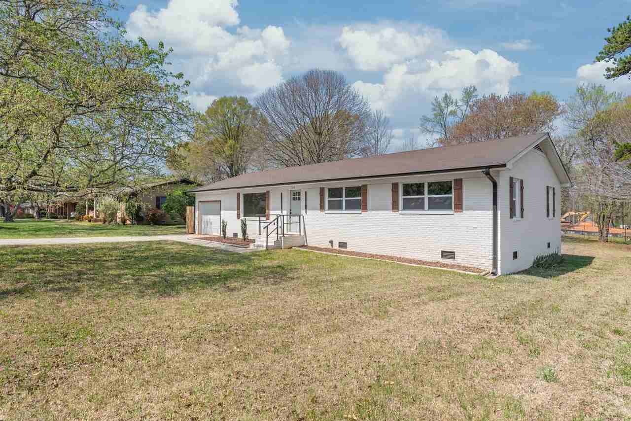 1315 Vickie Ln - Photo 3 of 30