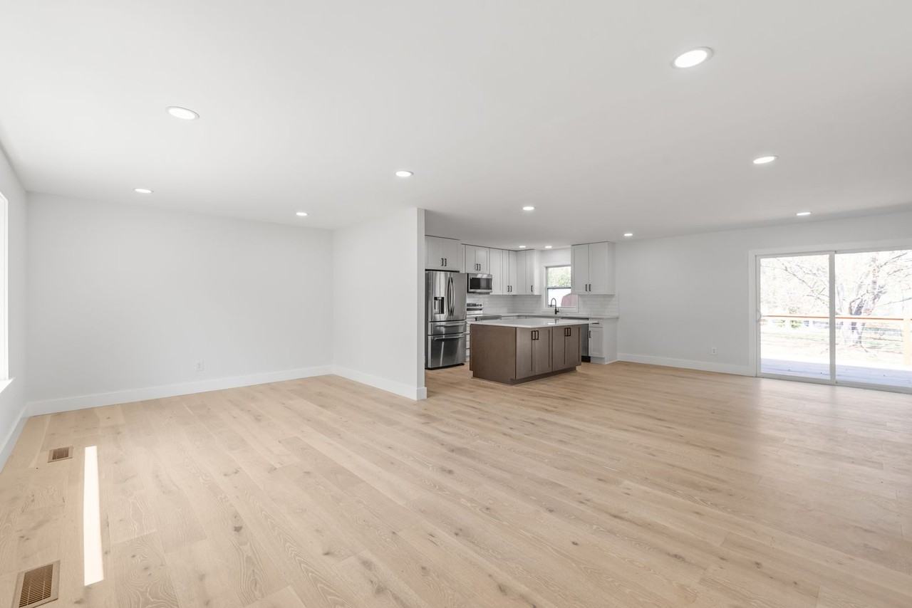 1315 Vickie Ln - Photo 4 of 30